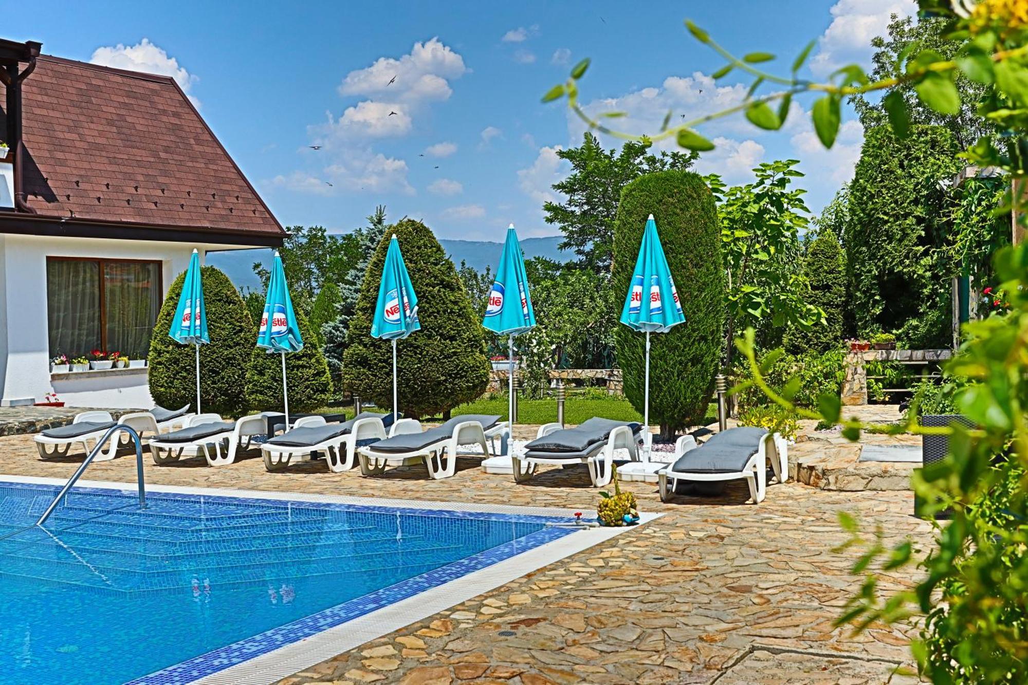 Holiday House Kubrat ساباريفا بانيا المظهر الخارجي الصورة