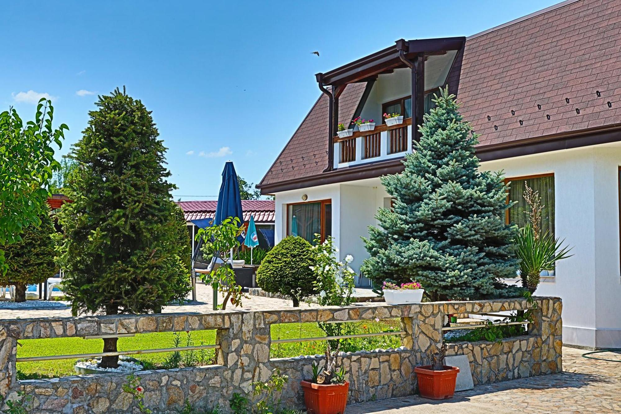 Holiday House Kubrat ساباريفا بانيا المظهر الخارجي الصورة